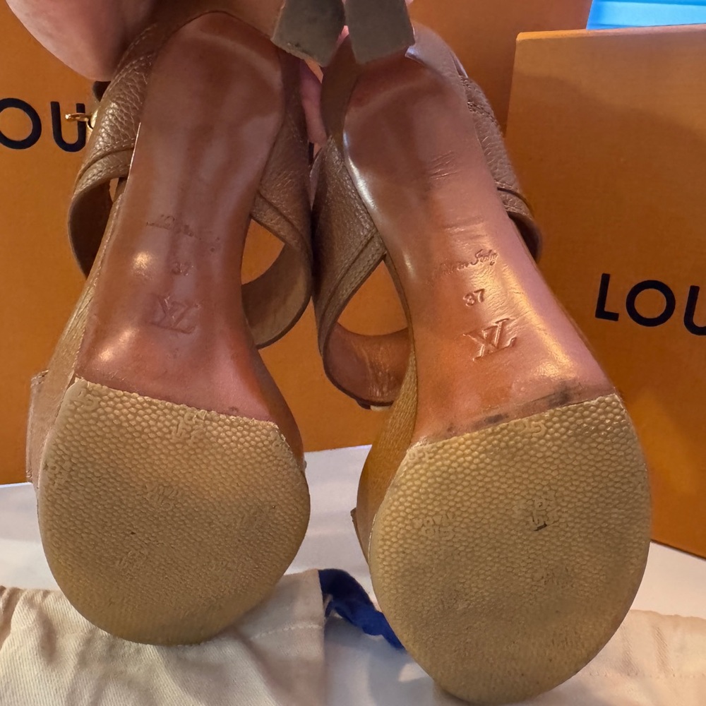 Louis Vuitton Horizon Leather Platform
Sandal Heels Brown Cognac Size 37 - Picture 11 of 13